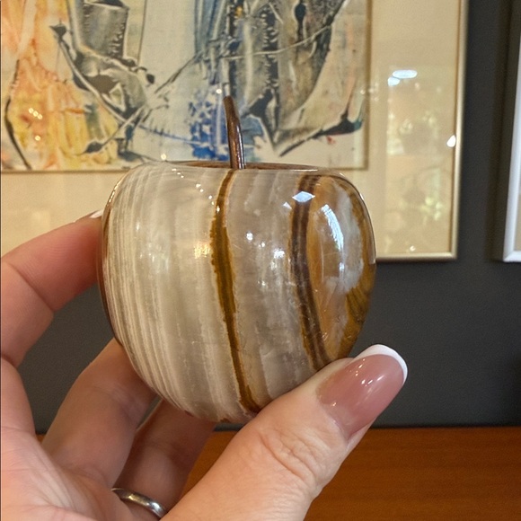 Decorative Caramel Marble onyx  Apple Sculpture - Home Art Accent - Picture 4 of 9